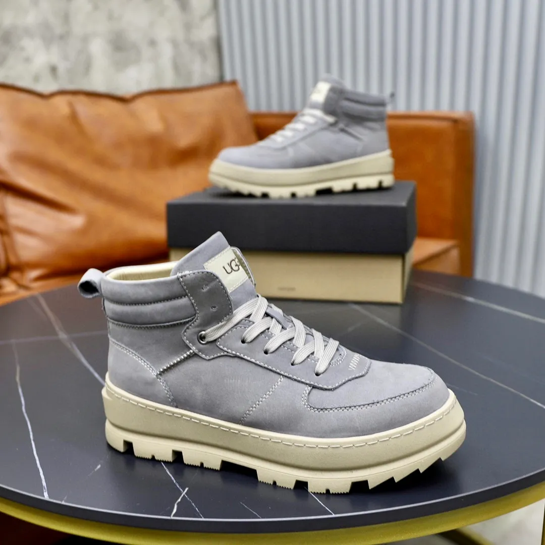 Ex-factory price: 640💰Thick wool imported from Australia Brand: UGG genuine purchasing agent Size: 38-44 Grade: Official website 1:1 Material: First layer of genuine leather waterproof and antifreeze upper Real wool lining Original non-slip soft wear-resistant outsole Style category: Men's casual shoes Trendy style Comfortable on the feet Color: Official website color synchronization